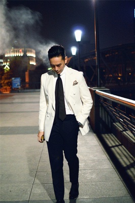 Elegant White Wool Double-Breasted Tailor UK Wedding Suit For Bestman | New Arrival 3 Pockets Peak Lapel Fit Groomsman Suit_4